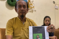Foto: Eko NS dan Intan Anggraeni saat membeberkan bukti dan menjawab klarifikasi Rey. (M Bagus Ibrahim/detikJatim)