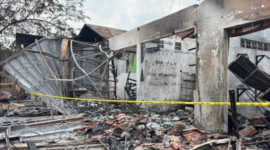 Kebakaran yang melanda SPBE di Cimuning, Kota Bekasi, sudah padam dini hari tadi. Garis polisi dipasang di area terdampak kebakaran. (Rachma/detikcom)