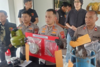 Foto: Polres Bogor dan jajaran membongkar praktik ilegal pengoplosan gas elpiji bersubsidi di Kecamatan Sukaraja dan Cileungsi, Kabupaten Bogor. (Sholihin/detikcom).