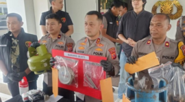 Foto: Polres Bogor dan jajaran membongkar praktik ilegal pengoplosan gas elpiji bersubsidi di Kecamatan Sukaraja dan Cileungsi, Kabupaten Bogor. (Sholihin/detikcom).