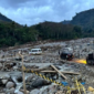 Foto: Jalan alternatif di Wih Porak, Bener Meriah. Malam ini jalan tersebut kembali putus akibat sungai meluap. (Foto: Agus Setyadi/detik.com)