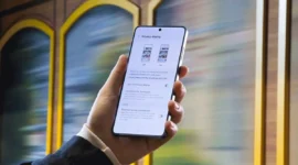Samsung Galaxy S26 Ultra hadir dengan Privacy Display untuk melindungi layar dari intipan di ruang publik, didukung riset perilaku pengguna.