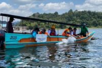 Pemkab Kerinci bersama PT Kerinci Merangin Hidro melakukan penebaran ikan endemik di Danau Kerinci