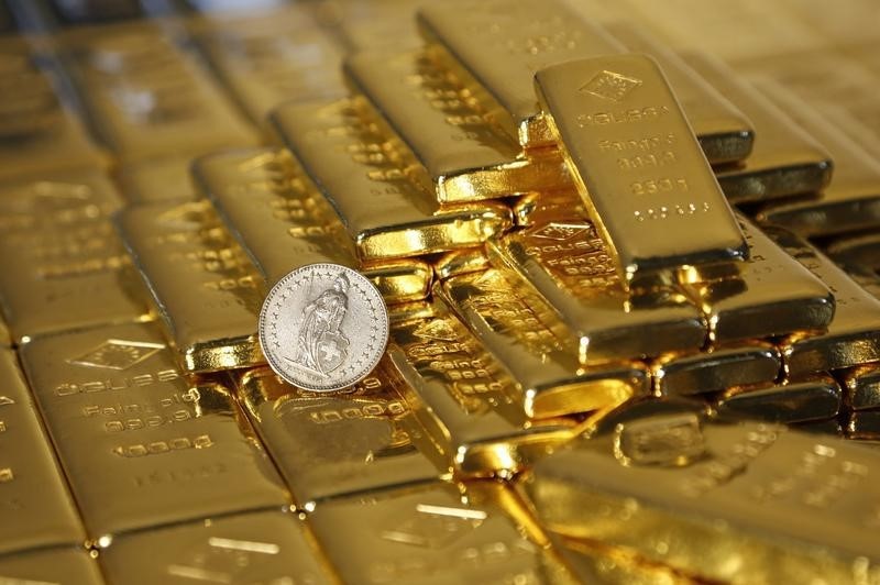 © Reuters. Futures emas lebih rendah pada masa dagang Asia