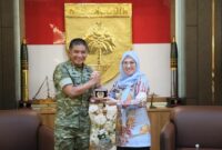 Foto: Bupati Gowa Husniah Talenrang saat bertemu dengan Pangdam Hasanuddin Mayjen Bangun Nawoko. Dokumen Istimewa