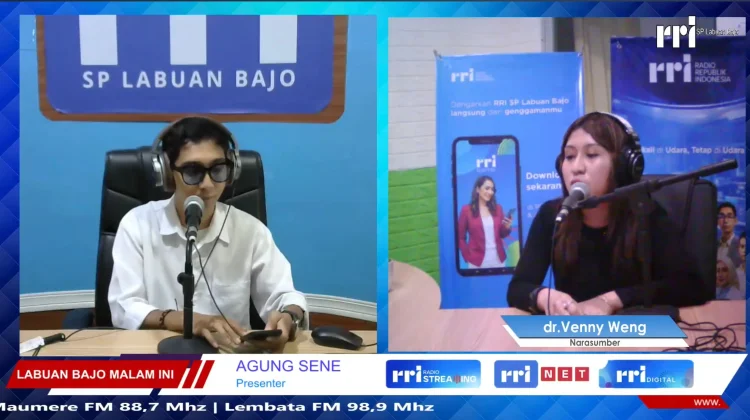 Dialog Zona Edukasi - Waspada Campak di RRI Labuan Bajo bersama dr. Fenny Weng (Foto: RRI Labuan Bajo)