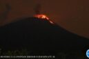 oto: Gunung Ile Lewotolok di Kabupaten Lembata, Nusa Tenggara Timur (NTT), meletus Kamis malam (9/4/2026). (Foto: PVMBG)