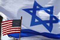 Ilustrasi bendera Israel dan Amerika (Foto: REUTERS/Ronen Zvulun/File Photo Acquire Licensing Rights)