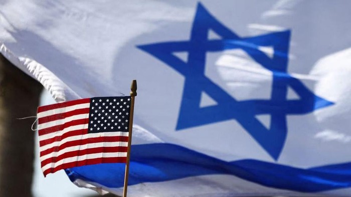 Ilustrasi bendera Israel dan Amerika (Foto: REUTERS/Ronen Zvulun/File Photo Acquire Licensing Rights)