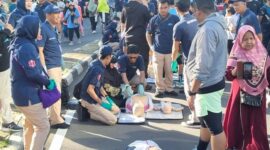 Latihan CPR untuk warga di CFD Bundaran HI. (Taufiq/detikcom)