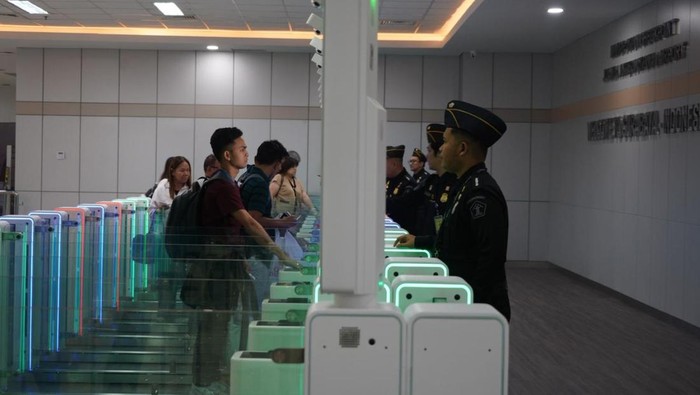 Foto: Layanan Imigrasi di hari pertama penerapan WFH ASN tiap Jumat (dok.Ditjen Imigrasi)