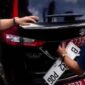 Foto: Mobil pelat merah diganti mobil pelat putih (tangkapan layar)