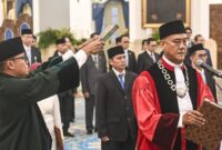 Foto: Momen Prabowo Lantik Liliek sebagai Hakim MK Pengganti Anwar Usman (ANTARA FOTO/Galih Pradipta)