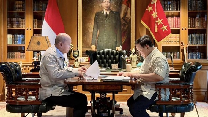 Pertemuan Presiden Prabowo Subianto dengan Menteri Investasi/Kepala BKPM sekaligus CEO Danantara Rosan Roeslani.Foto: Rosan dan Prabowo (dok. Instagram Rosan)