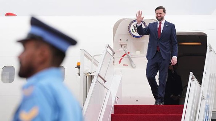 Wapres AS JD Vance saat tiba di Pakistan (Foto: Getty Images/Pool)