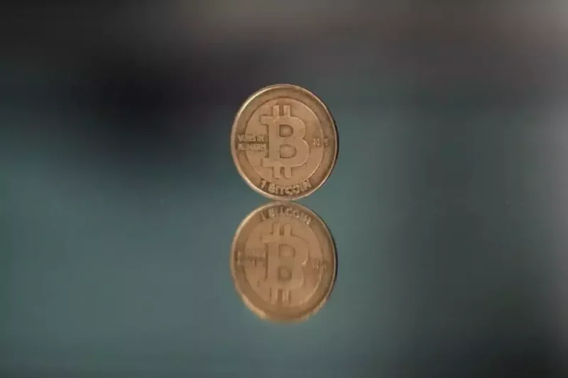 ilustrasi Bitcoin (BTC) (Sumber: AP/ Petr David Josek)