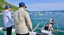 Presiden Prabowo Subianto berbincang dengan nelayan di dermaga Desa Olalo, Gorontalo, Sabtu (9/5/2026). (Dok. Setpres)