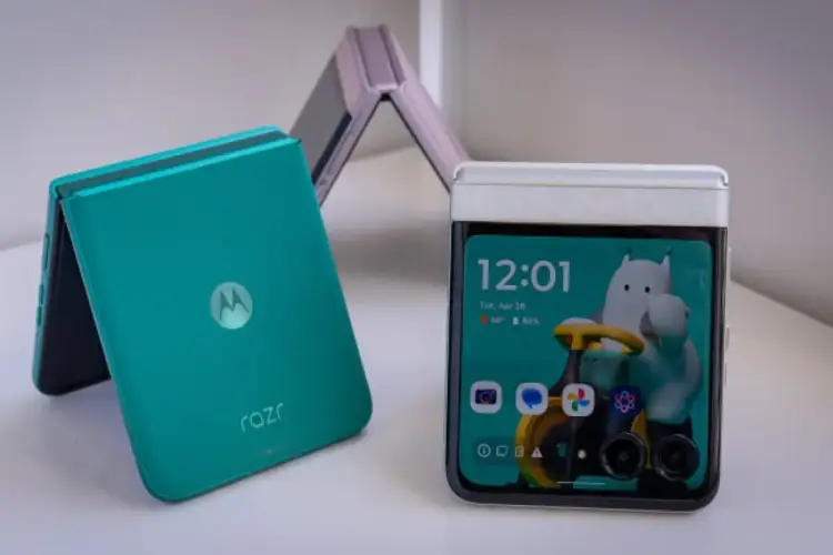 Motorola meghadirkan ponsel lipat yang lebih variatif untuk bersaing dengan Samsung dan Google. (foto: Motorola)