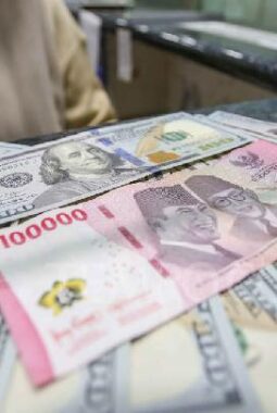 Rupiah Tembus Rp19.000? Analis Ungkap Skenario Pelemahan Mata Uang RI