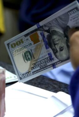 Rupiah Anjlok ke Rp17.926 per Dollar AS, Jadi Mata Uang Terlemah di Asia