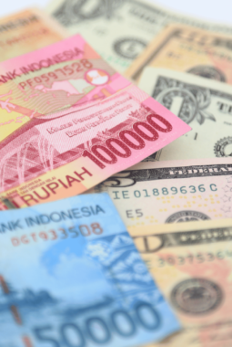 Rupiah Melemah ke Rekor Terendah, Ini Dampaknya terhadap Dompet Masyarakat