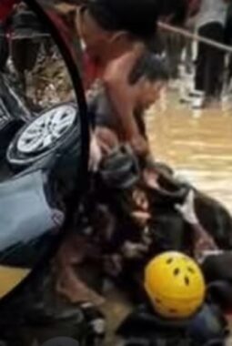 Mobil Travel Padang–Jambi Terjun ke Sungai Batanghari